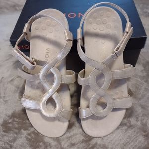 Vionic rose gold Jodie sandals in size 8